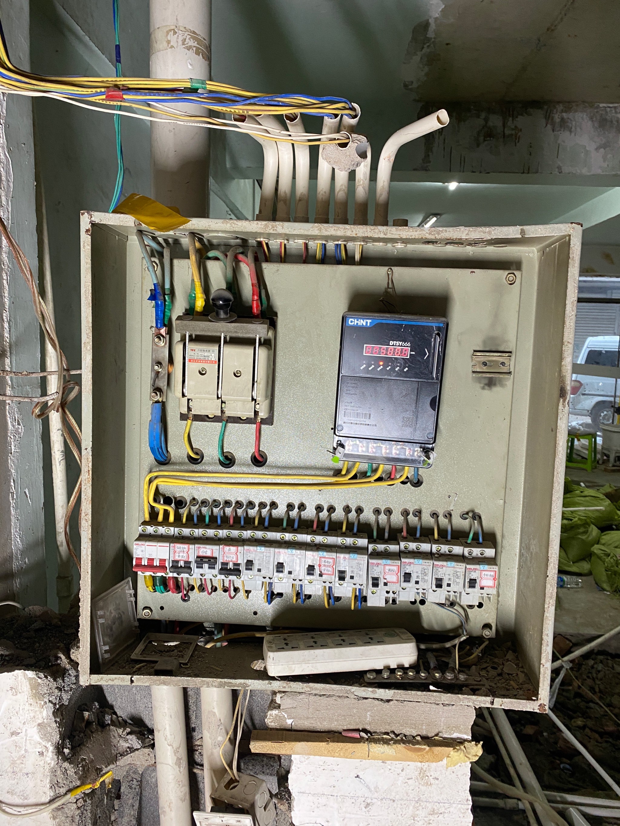 智（zhì）能電表在工廠生產線的能耗監控